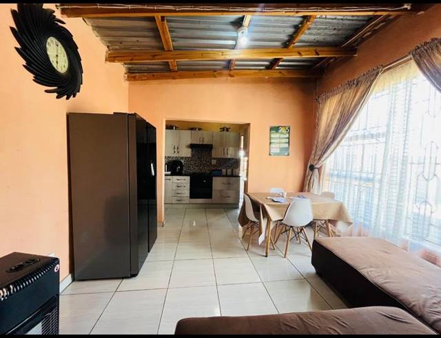 7 BEDROOM HOUSE FOR SALE IN OLIEVENHOUTBOSCH